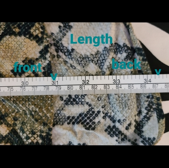 🍒2/$30- Snake Print Tunic - Picture 10 of 14